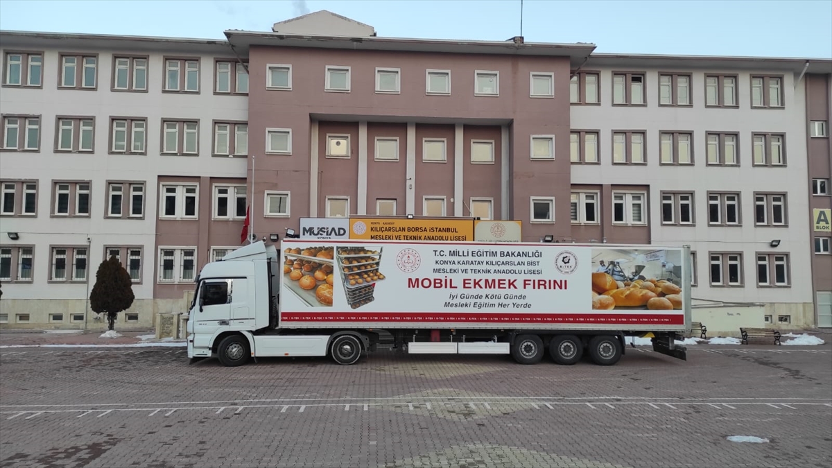 konyada-meslek-lisesi-ogrencileri-depremzedeler-icin-mobil-ekmek-firini-uretiyor.jpg