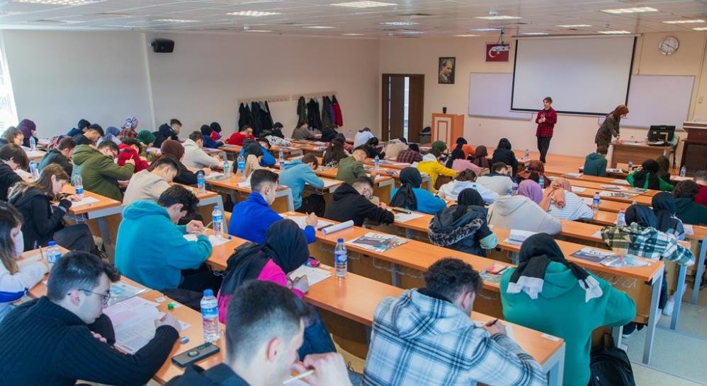 kto-karatay-universitesinde-ucretsiz-deneme-sinavi-ile-yks-provasi-yapildi-001.jpg