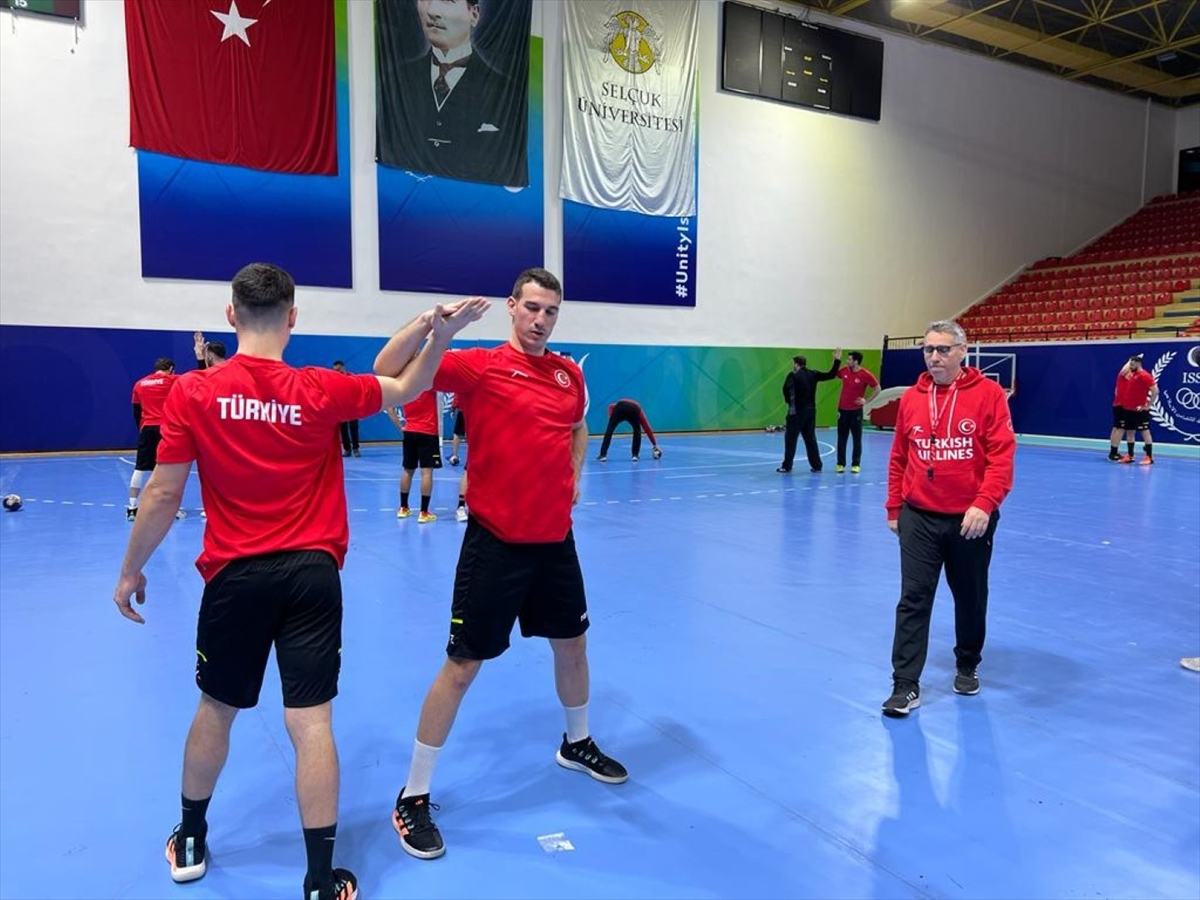 a-milli-erkek-hentbol-takimi-konyada-kampa-girdi-002.jpg