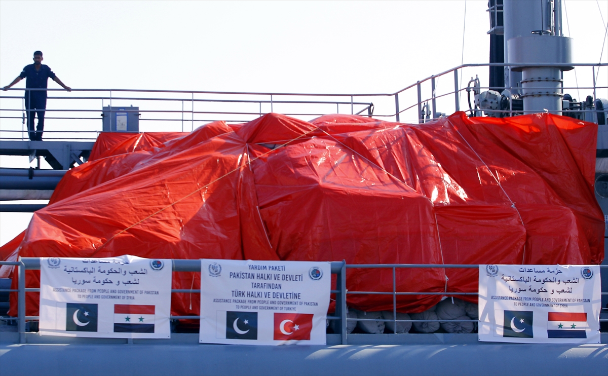 pakistandan-turkiyedeki-depremzedelere-yardim-tasiyan-ilk-gemi-yola-cikti-002.jpg