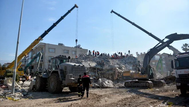 depremden-bir-gun-once-yikim-karari-alinan-bina-120-kisiye-mezar-oldu-002.webp