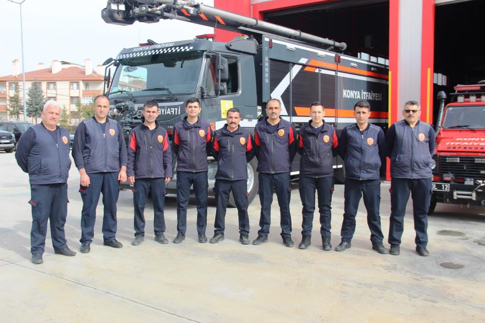 konya-itfaiyesi-cividen-korkan-5-yasindaki-cocugu-boyle-ikna-edip-kurtarmis-002.jpg