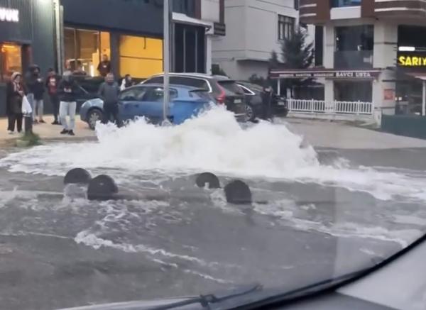 rogardan-tasan-sular-caddeyi-gole-cevirdi-001.jpg