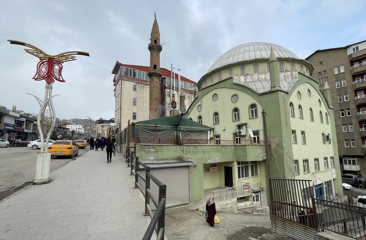 hakkarideki-bir-cami-riskli-oldugu-gerekcesiyle-ibadete-kapatildi-001.jpg