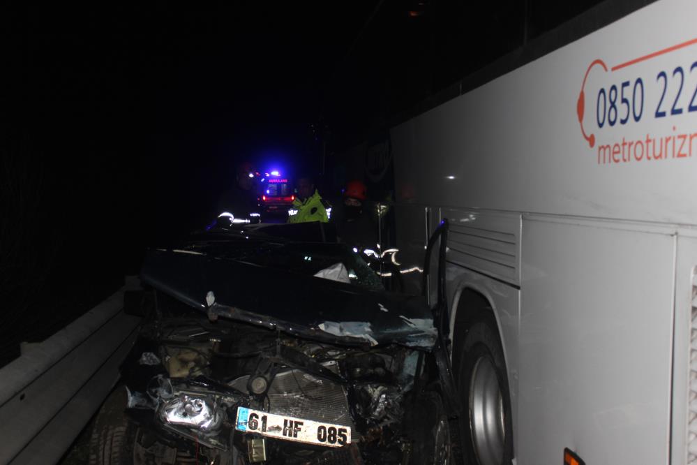 otoyolda-4-arac-birbirine-girdi-2-olu-7-yarali-003.jpg