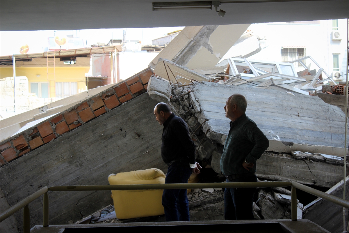hataydaki-is-haninda-20-ofisin-bulundugu-bolum-depremde-yikildi-002.jpg