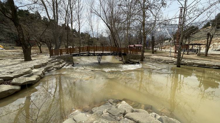 kahramanmarastaki-yesilgoz-golunun-rengi-depremlerin-ardindan-degisti.jpg