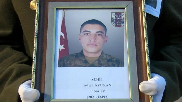 sehit-sozlesmeli-er-adem-avunan-son-yolculuga-ugurlandi-002.jpg