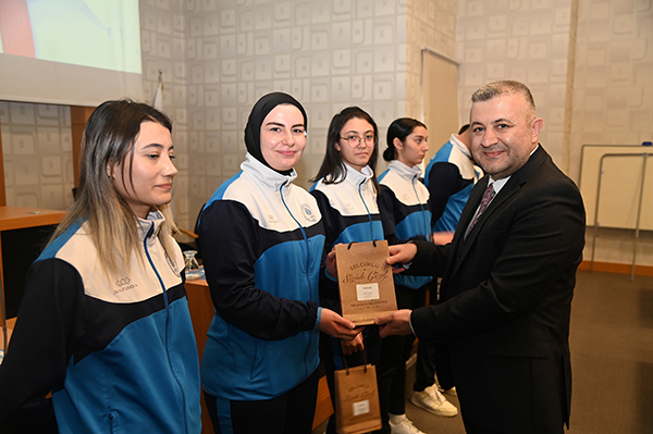 selcuklu-belediyesporun-basarili-sporculari-odullendirildi-002.jpg