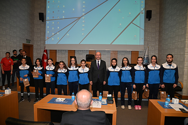 selcuklu-belediyesporun-basarili-sporculari-odullendirildi-007.jpg