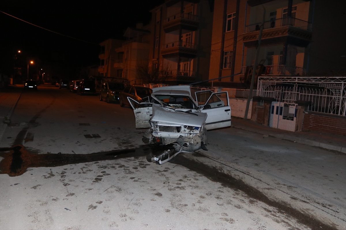 karamanda-polisin-dur-ihtarina-uymayan-surucunun-otomobili-kaza-yapti-3-kisi-yaralandi-7.jpg
