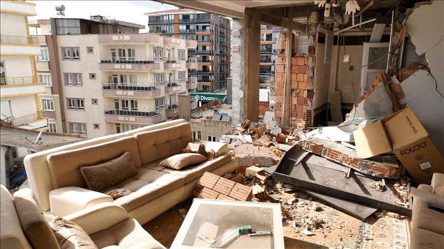 agir-hasarli-binalarin-ic-goruntusu-yikimin-boyutunu-gosterdi.jpg