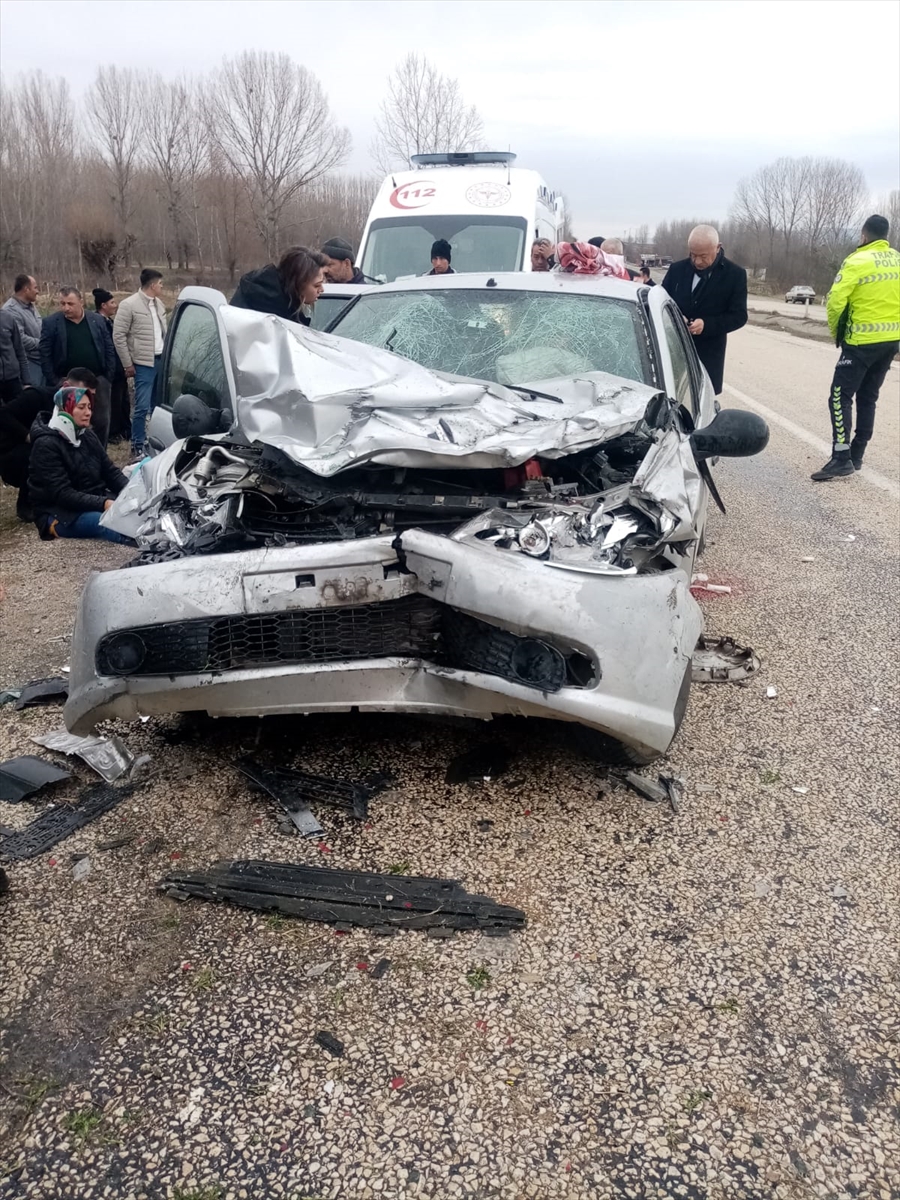 2-otomobilin-carpistigi-kazada-9-kisi-yaralandi.jpg