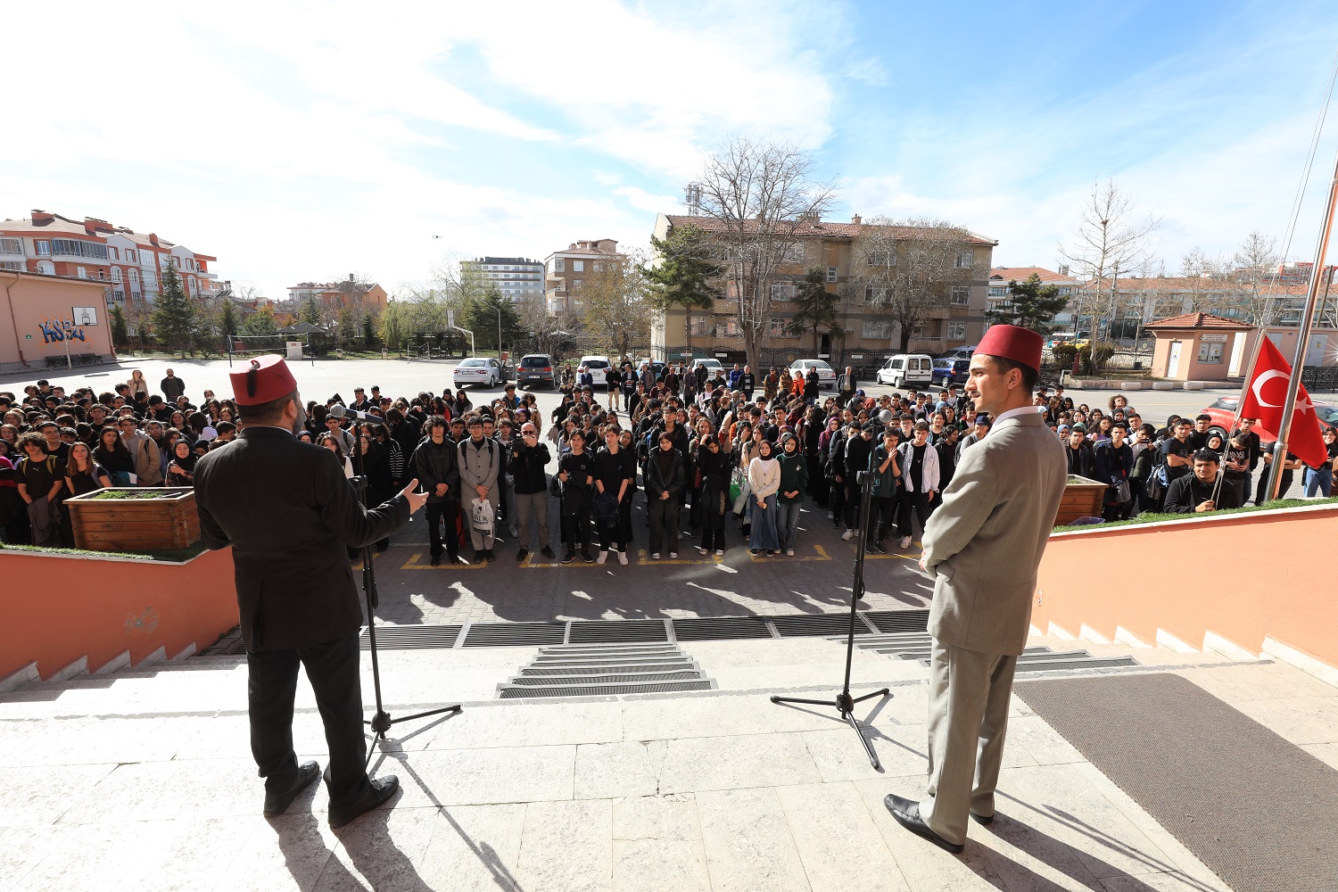 karatayda-ogrencilere-istiklal-marsinin-yazilisi-ve-kabulu-tiyatro-ile-anlatildi-001.jpg