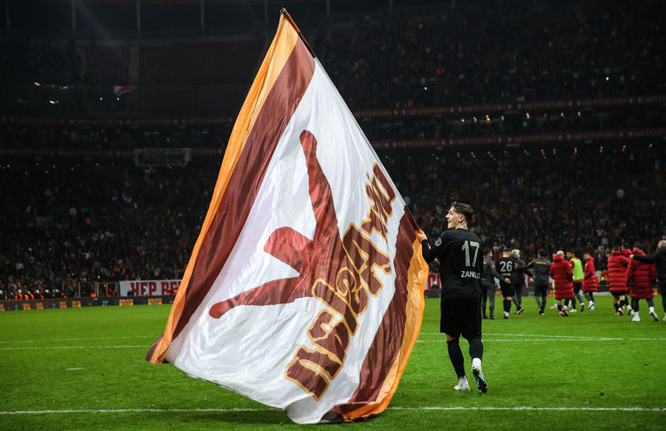 galatasaray-super-ligde-ust-uste-kazanma-rekorunu-kirdi-3.jpg