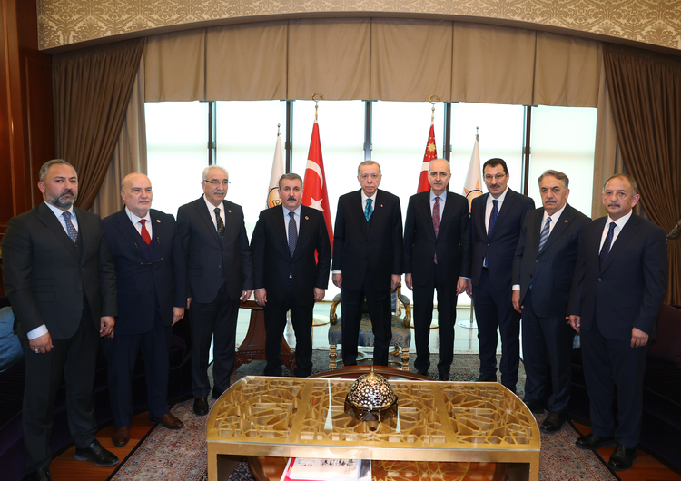 cumhurbaskani-erdogan-bbp-genel-baskani-destici-ile-gorustu-001.jpg