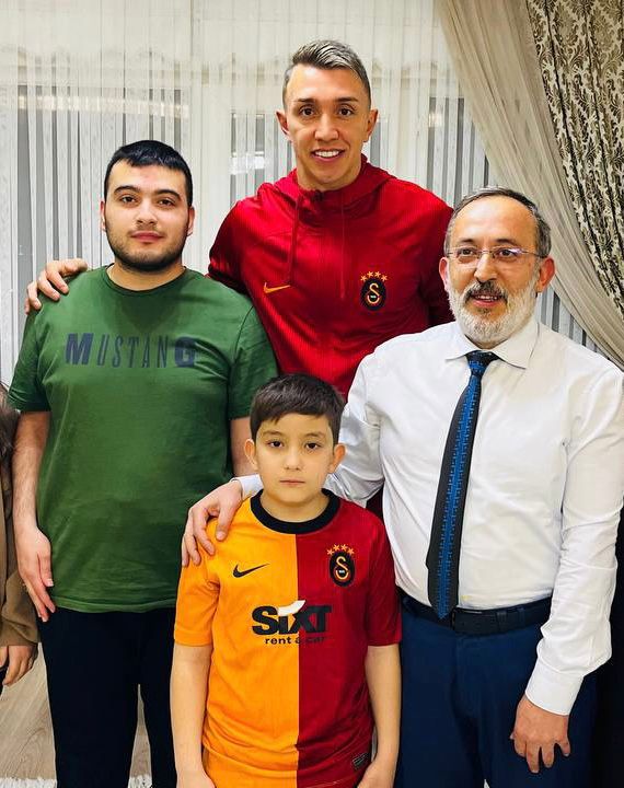 fernando-muslera-konyada-tatlisu-ailesini-evinde-ziyaret-etti-003.jpeg