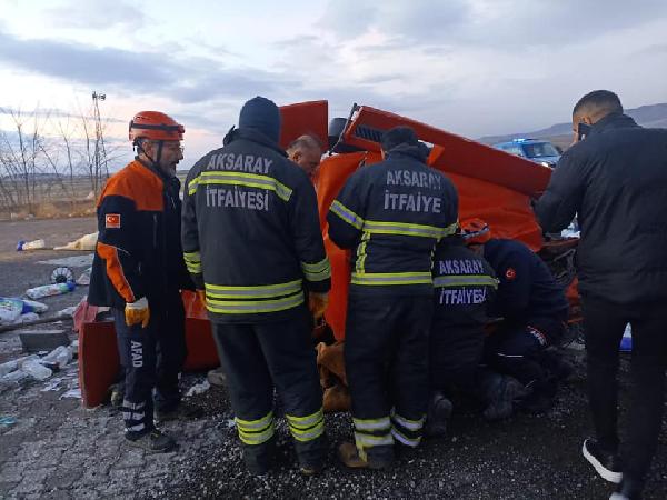 devrilen-tir-hurdaya-dondu-surucuyu-itfaiyeciler-kurtardi-002.jpg