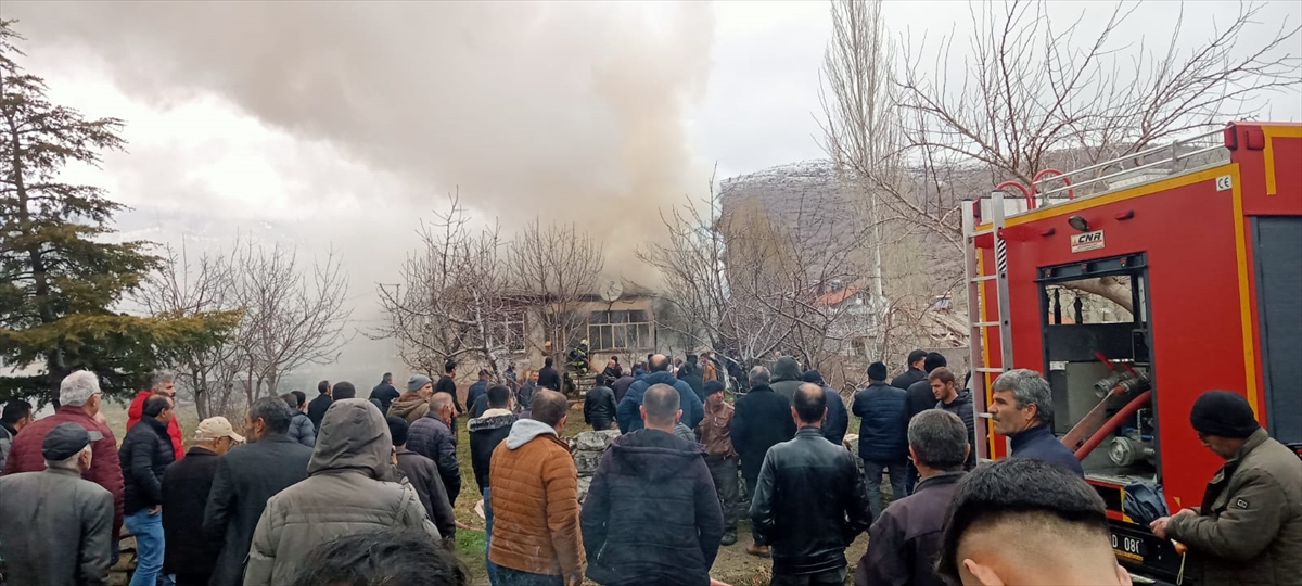 konyada-bir-mahalleyi-ayaga-kaldiran-yangin-001.jpg