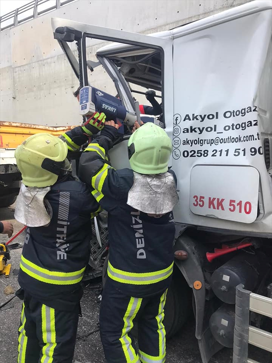 akaryakit-tankeri-ile-2-tir-carpisti-1-olu.jpg