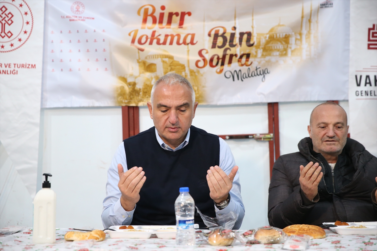 bakan-ersoy-malatyada-iftar-programinda-konustu.jpg
