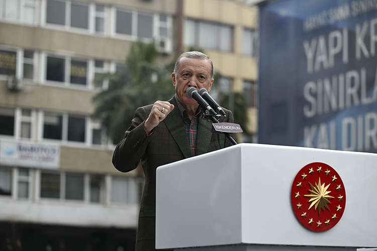 cumhurbaskani-erdogan-yikilan-her-sey-daha-iyisiyle-yeniden-insa-edilmeden-deprem-bolgelerinden-ayrilmayacagiz-003.jpg