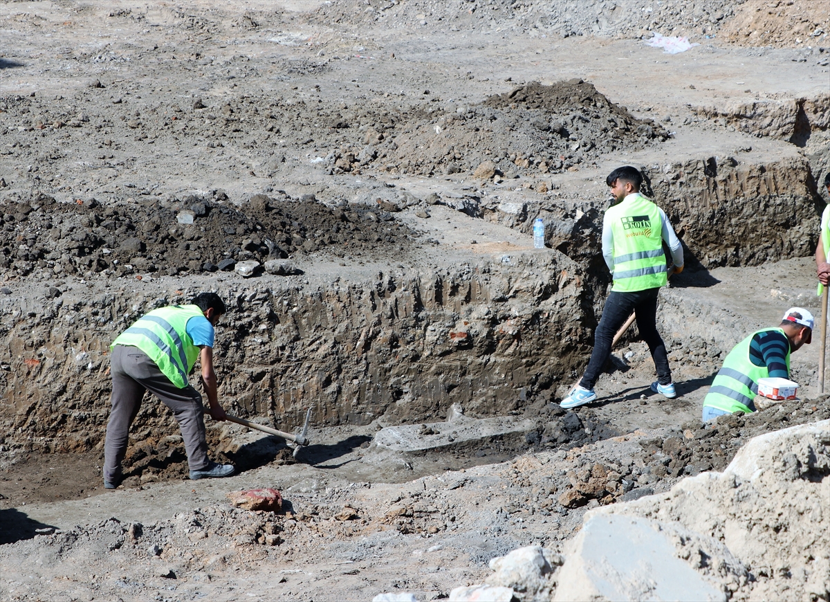 hizli-tren-hatti-calismalarinda-osmanli-mezarlari-bulundu-001.jpg