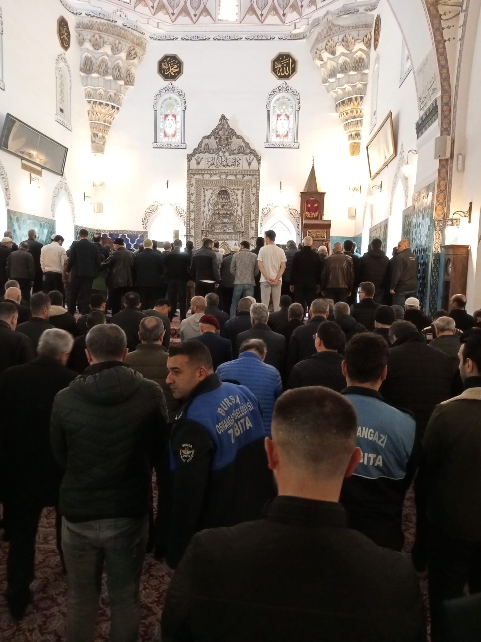 bursada-ramazan-ayinda-camiler-dolup-tasiyor.jpeg
