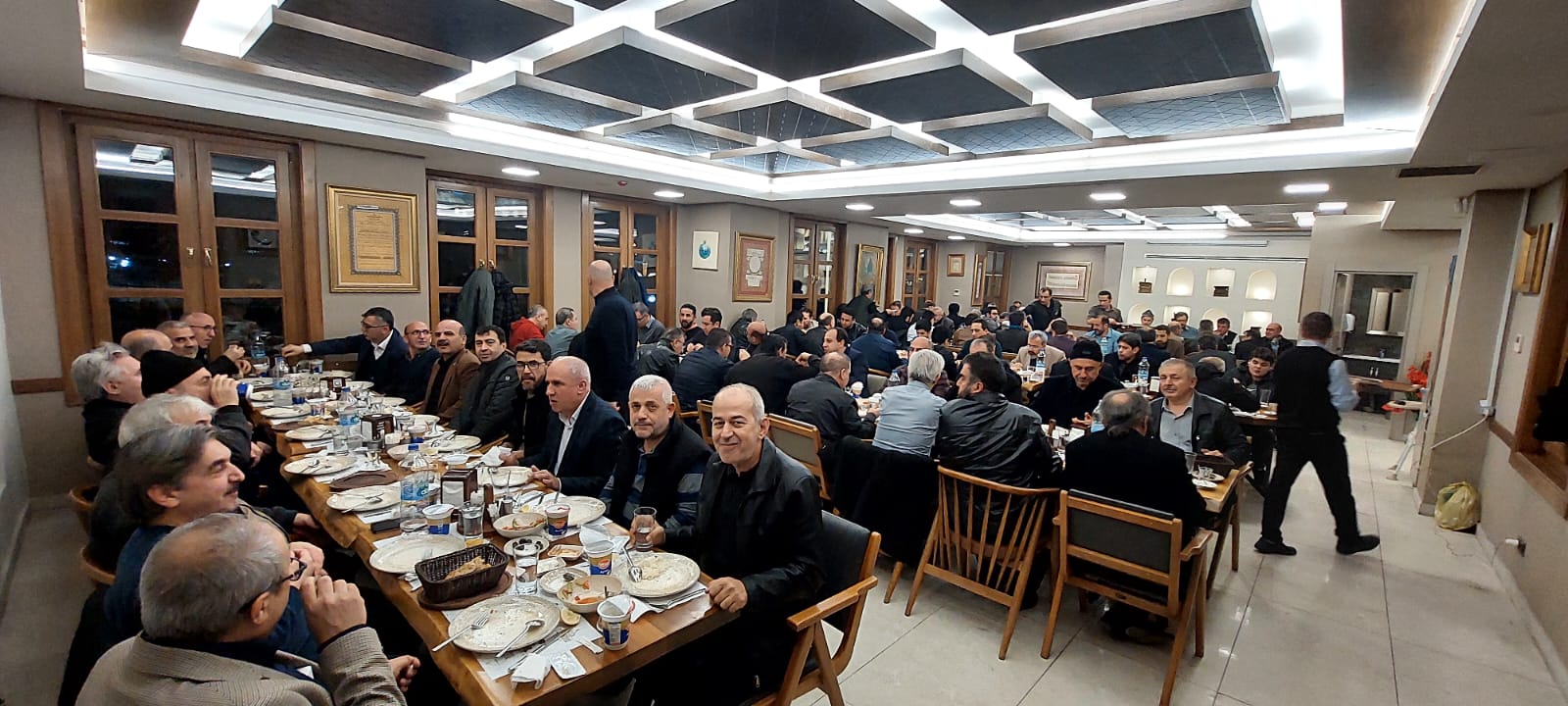 konya-ihl-89-mezunlari-iftarda-bulustu-002.jpeg