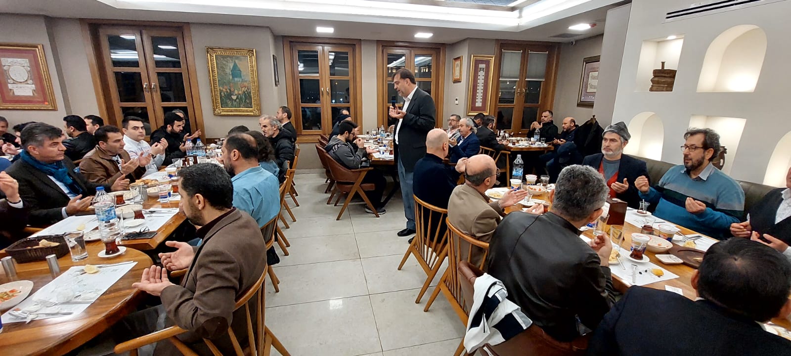 konya-ihl-89-mezunlari-iftarda-bulustu-003.jpeg