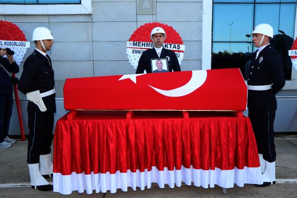 kazada-sehit-olan-polis-memuru-mustafa-ata-tras-topraga-verildi.jpg