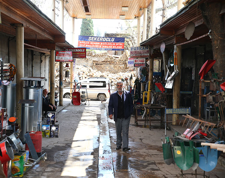 adiyamanin-oturakci-pazarinda-esnaf-yeniden-kepenk-acti.jpg