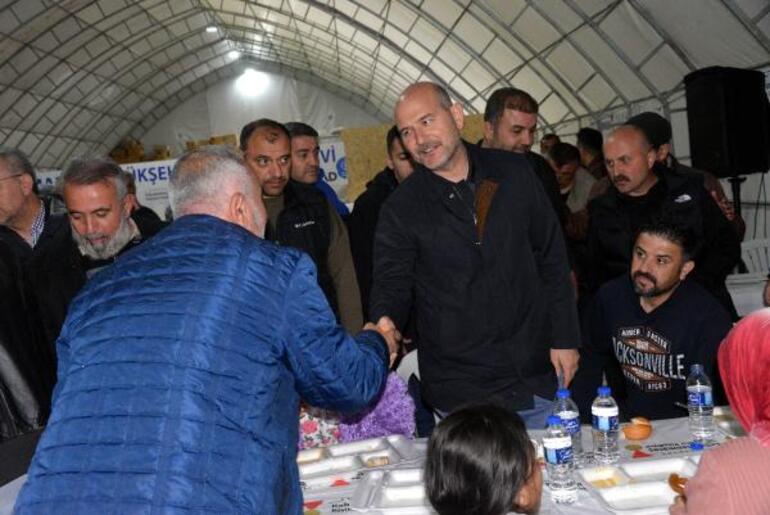 bakan-soylu-depremzedelerle-iftar-yapti-001.jpg