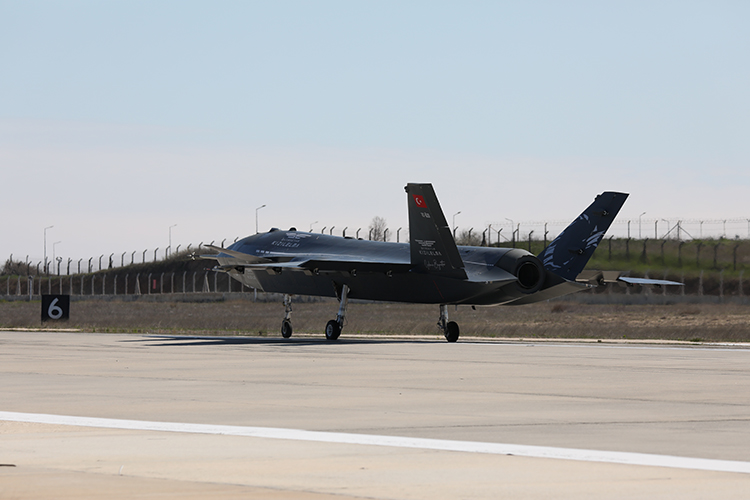 bayraktar-kizilelma-orta-irtifa-sistem-tanimlama-testini-basariyla-tamamladi-002.jpg