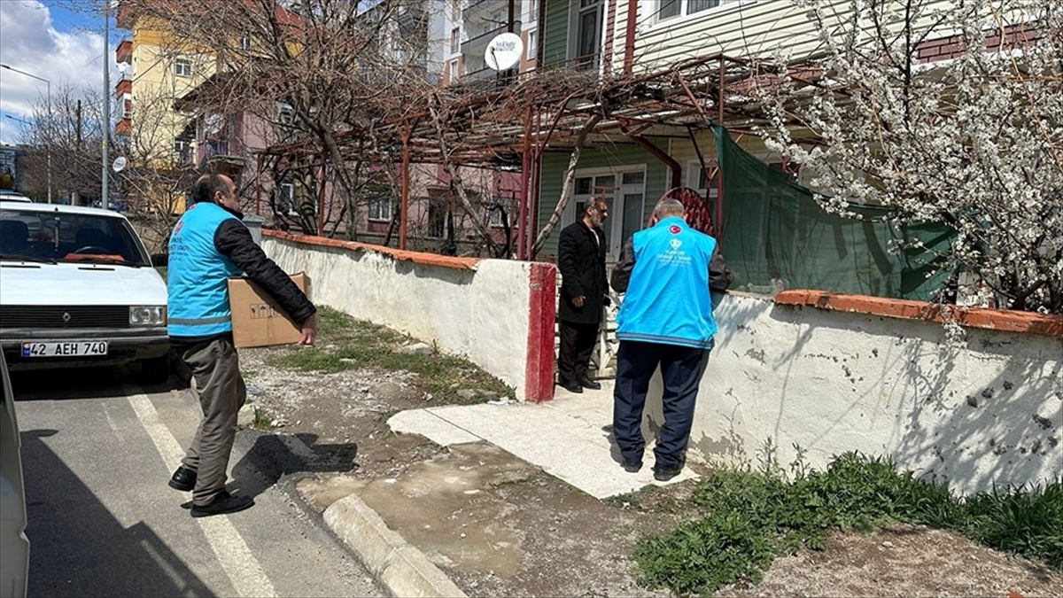 konyada-ihtiyac-sahiplerine-ramazan-erzak-paketi-dagitildi-httpshaberdairesi-comturkiyekonyada-ihtiyac-sahiplerine-ramazan-erzak-paketi-dagitildi-94334h.jpg