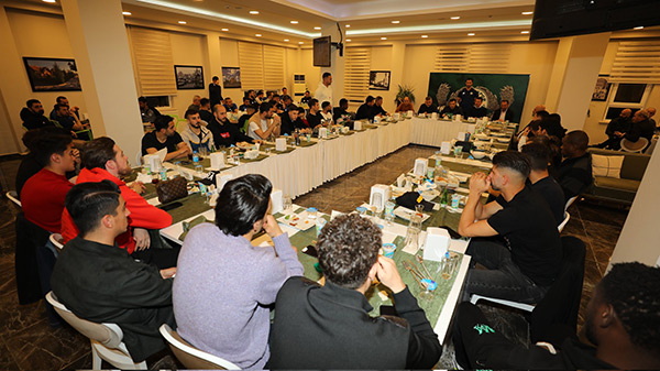 konyaspor-yonetimi-ve-futbolculari-iftarda-bir-araya-geldi.jpg