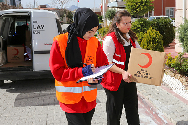 meramda-ihtiyac-sahibi-ailelere-5-milyon-lira-yardim-004.jpg