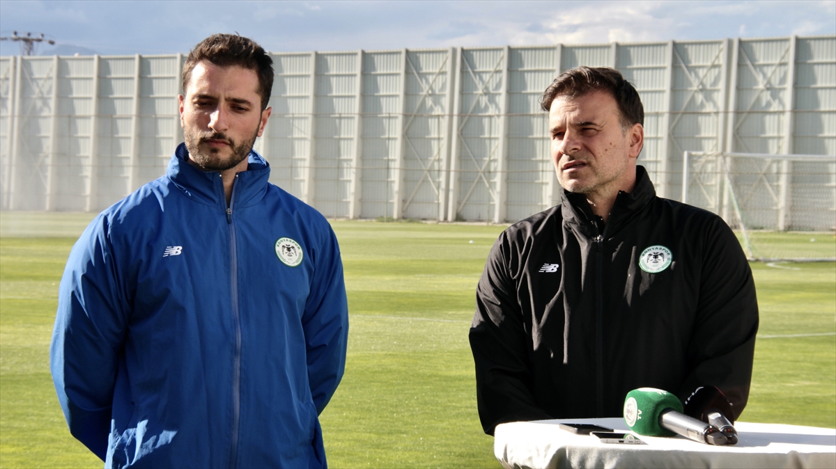 konyaspor-teknik-direktoru-stanojevic-futbolculardan-beklentisini-acikladi-001.jpg