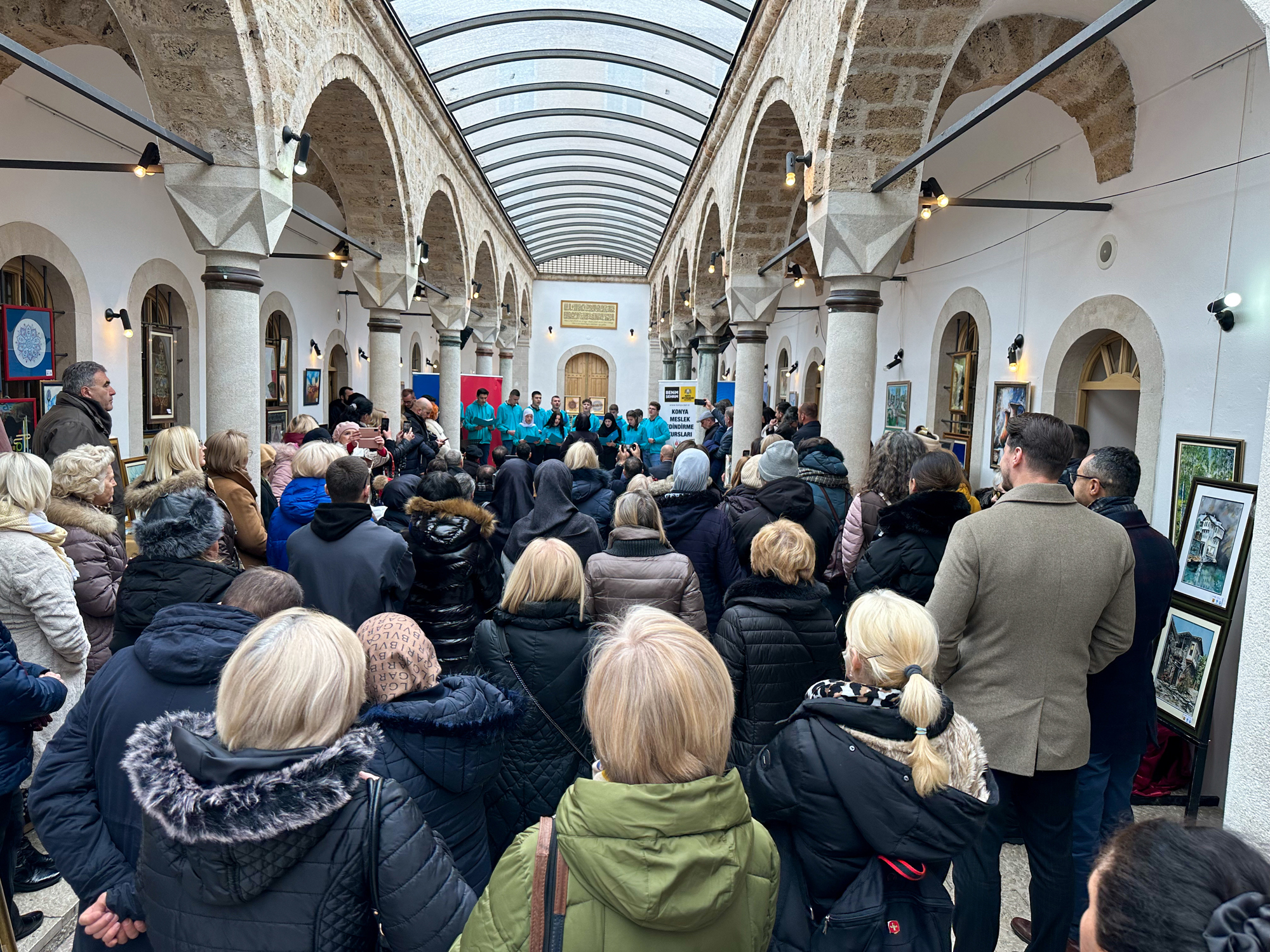 konya-buyuksehir-ve-selcuklu-katkilariyla-bosnali-kadinlar-sergi-acti-002.jpg