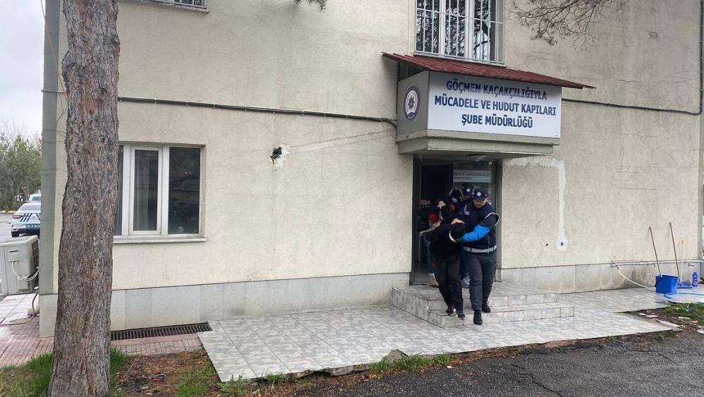 11-kacak-gocmen-yakalandi-2-surucu-tutuklandi.jpg