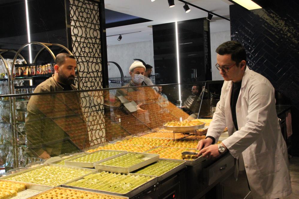 konyada-ramazan-ayinin-vazgecilmez-klasik-lezzeti-baklava-002.jpg