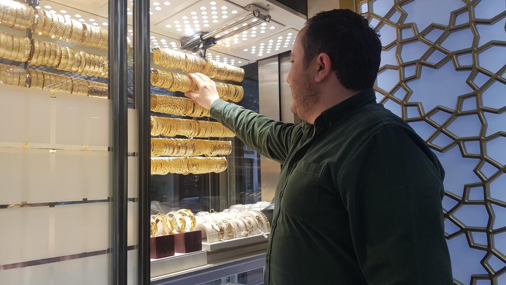 uzmanindan-gram-altin-tahmini-2-bin-250-tl.jpg