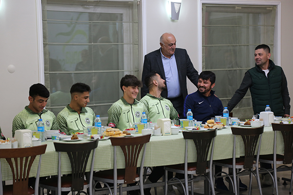 torku-sekerspor-kulubu-iftarda-bulustu-baskan-erkoyuncu-sporculari-tebrik-etti.jpg