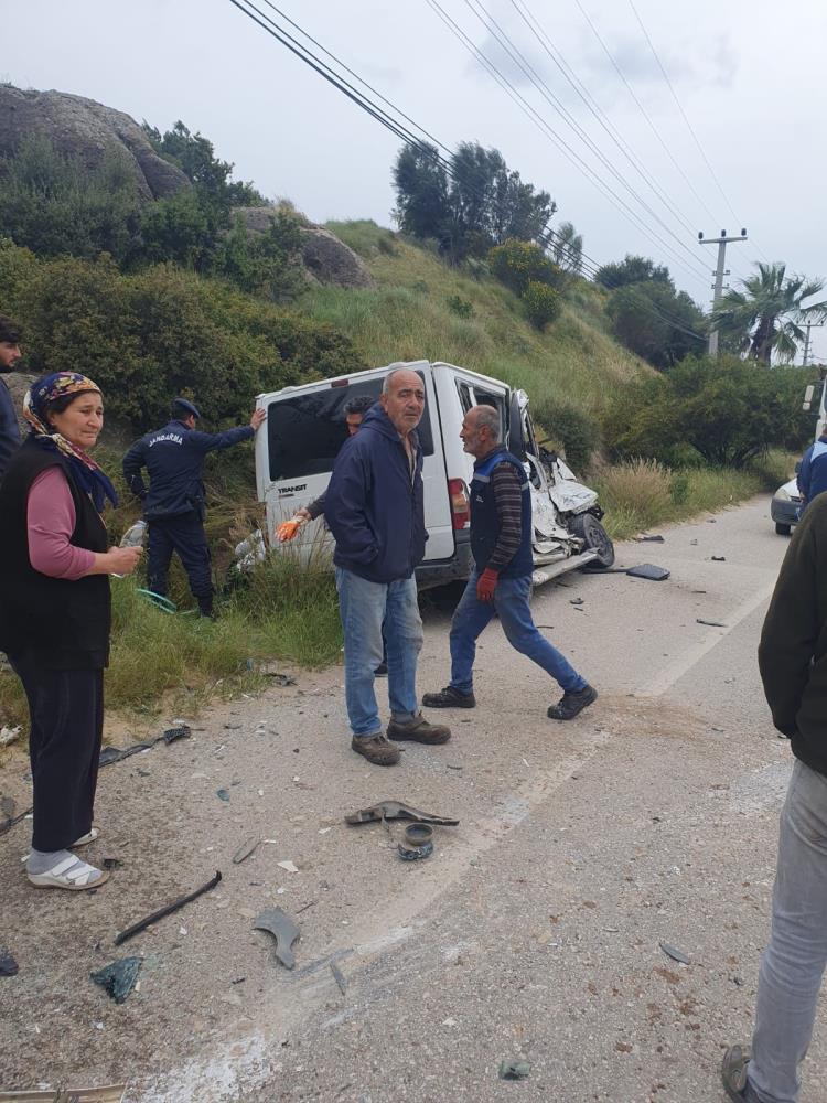 kamyon-ile-kamyonetin-carpisti-1-kisi-oldu.jpg