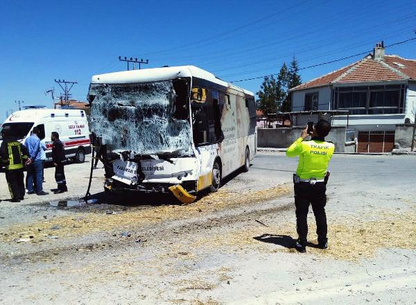 konya-plakali-kamyon-ile-belediye-otobusu-carpisti-001.jpg