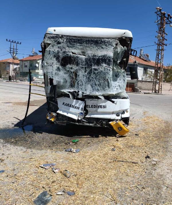 konya-plakali-kamyon-ile-belediye-otobusu-carpisti.jpg