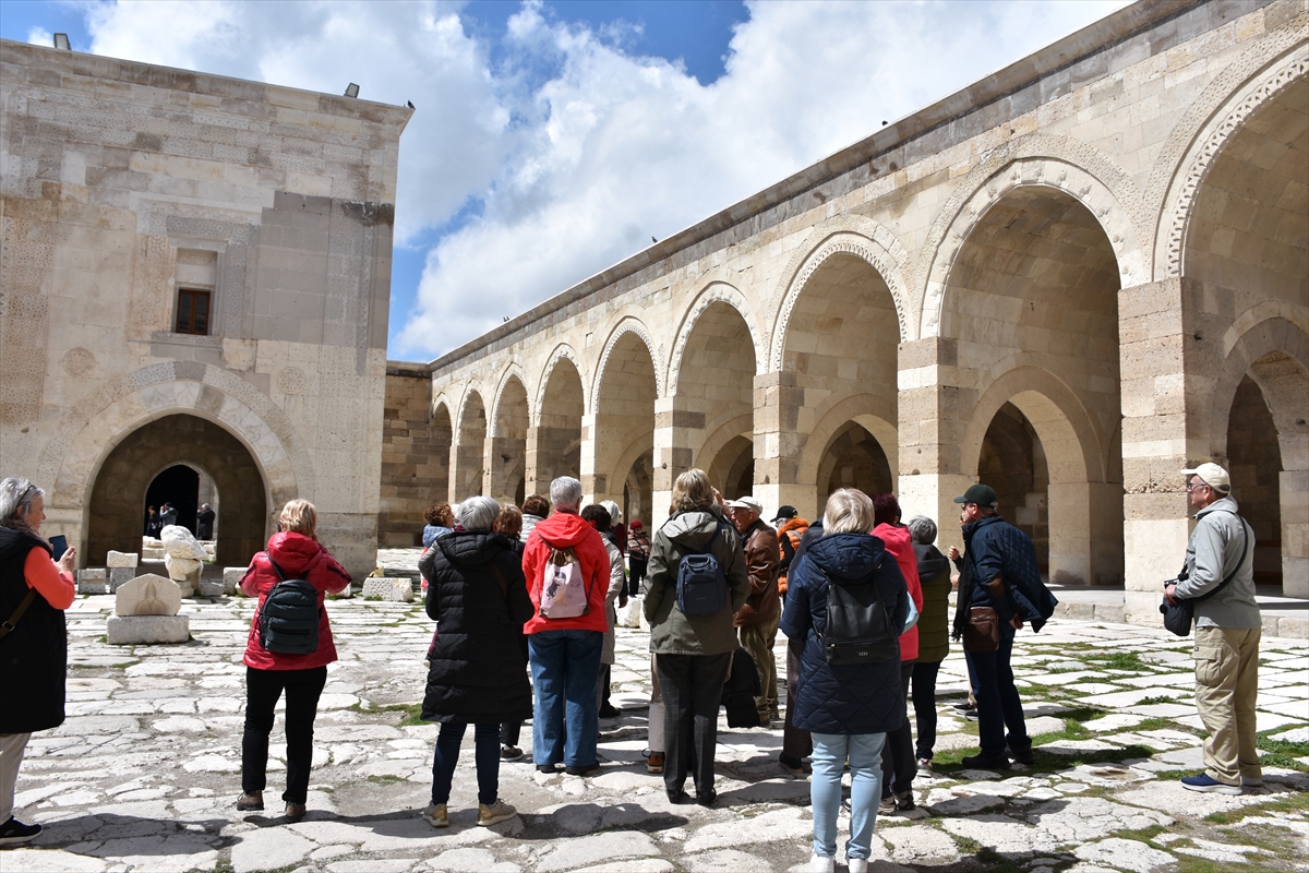 konya-yolundaki-8-asirlik-tarihi-kervansaray-ziyaretci-sayisini-artirmayi-hedefliyor-009.jpg