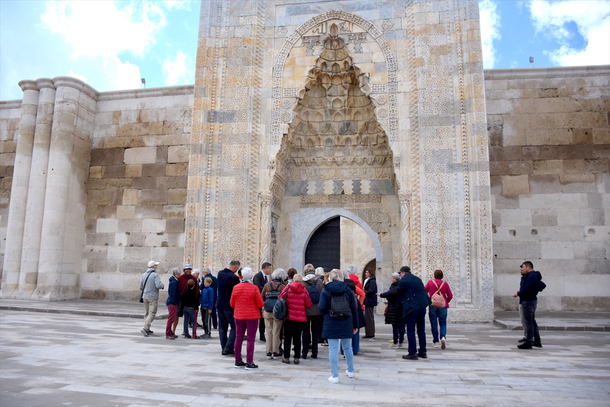konya-yolundaki-8-asirlik-tarihi-kervansaray-ziyaretci-sayisini-artirmayi-hedefliyor-011.jpg