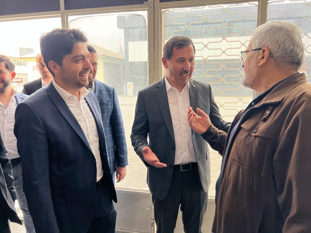 ak-parti-heyeti-konyada-sekerci-esnafindan-destek-istedi-002.jpg