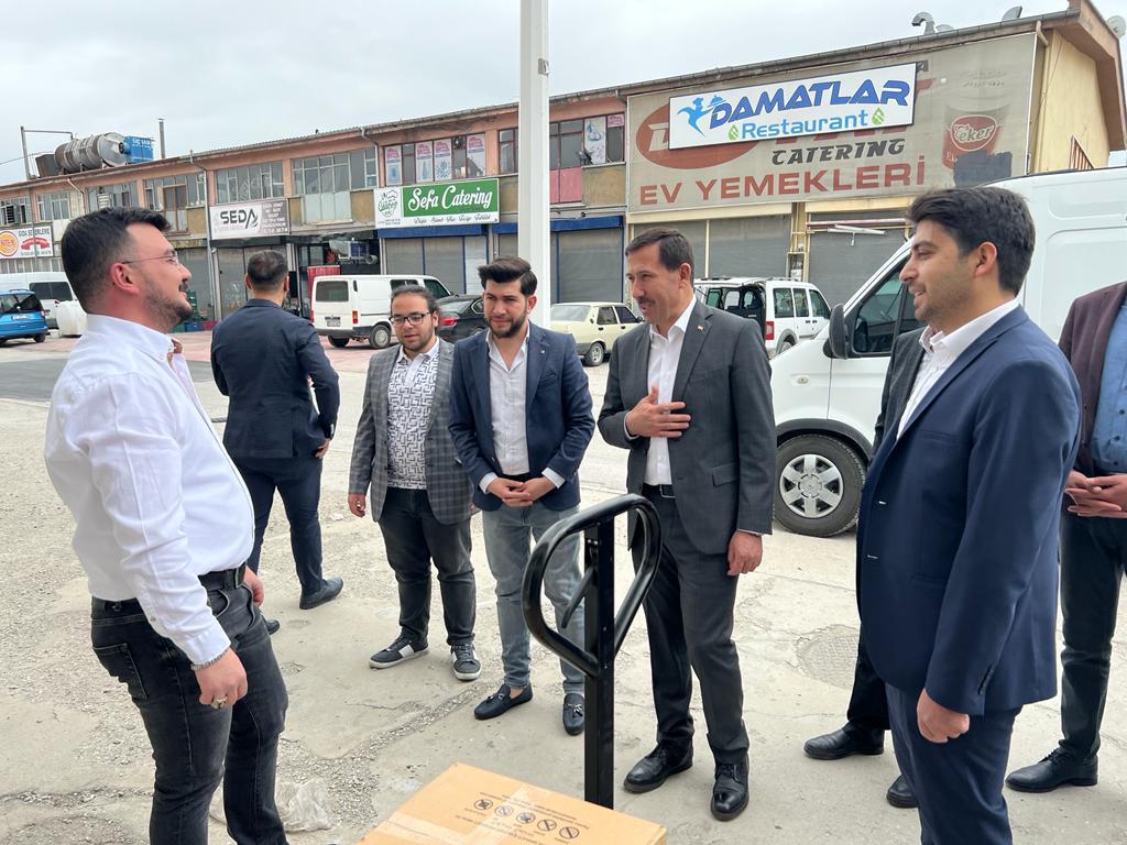 ak-parti-heyeti-konyada-sekerci-esnafindan-destek-istedi.jpg